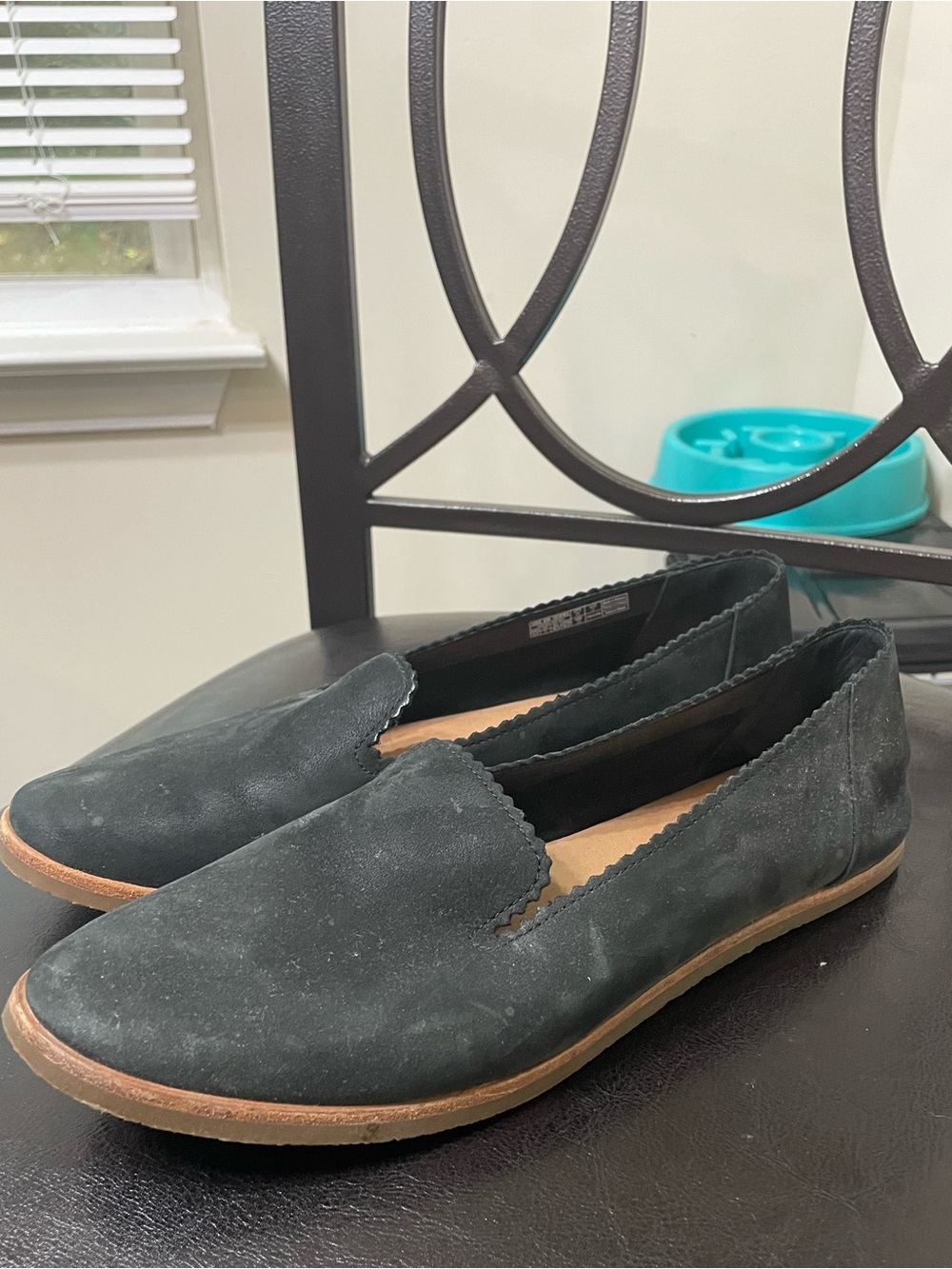 Size 8.5 Women’s Ugg Flats